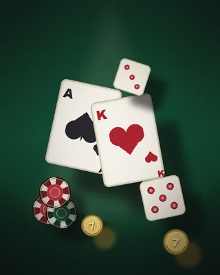Meja taruhan hijau dari atas: kartu As sekop dan King hati, dua dadu merah, tumpukan chip, dan koin emas.